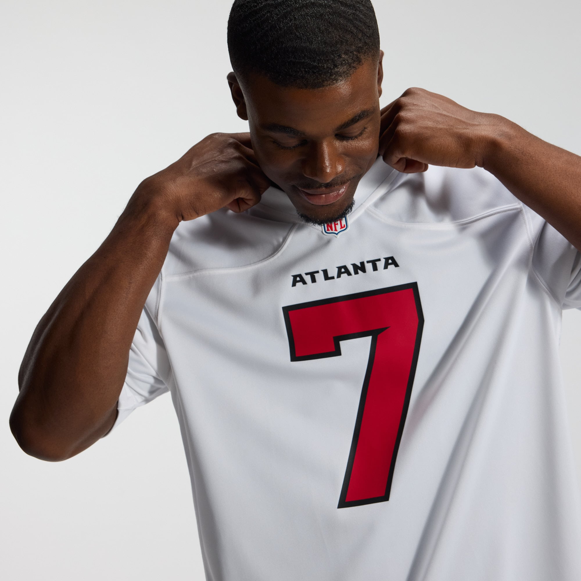 Bijan Robinson Atlanta Falcons Game Jersey - White - Image 10