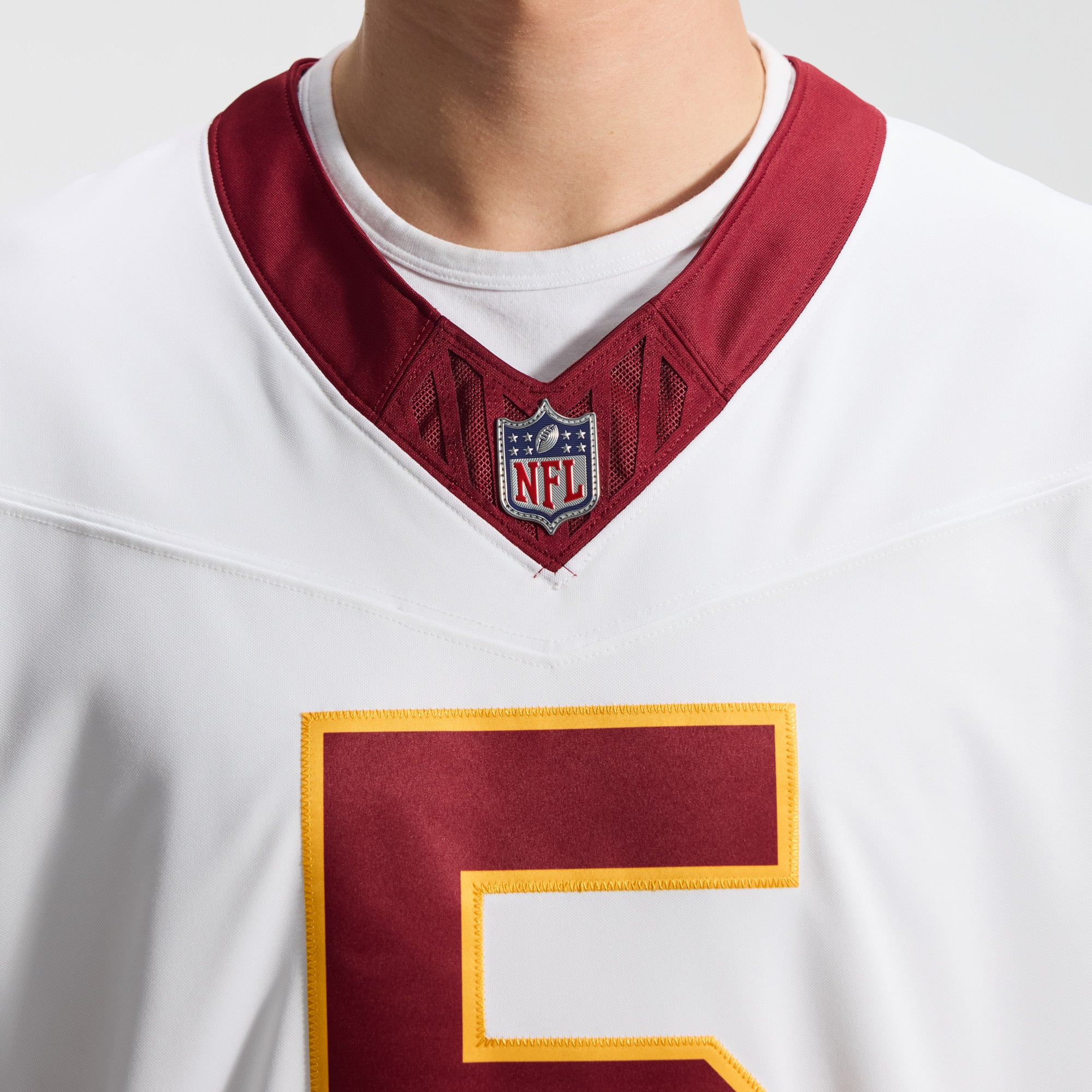 Jayden Daniels Washington Commanders Team Vapor F.U.S.E. Stitched Limited Jersey - White - Image 11