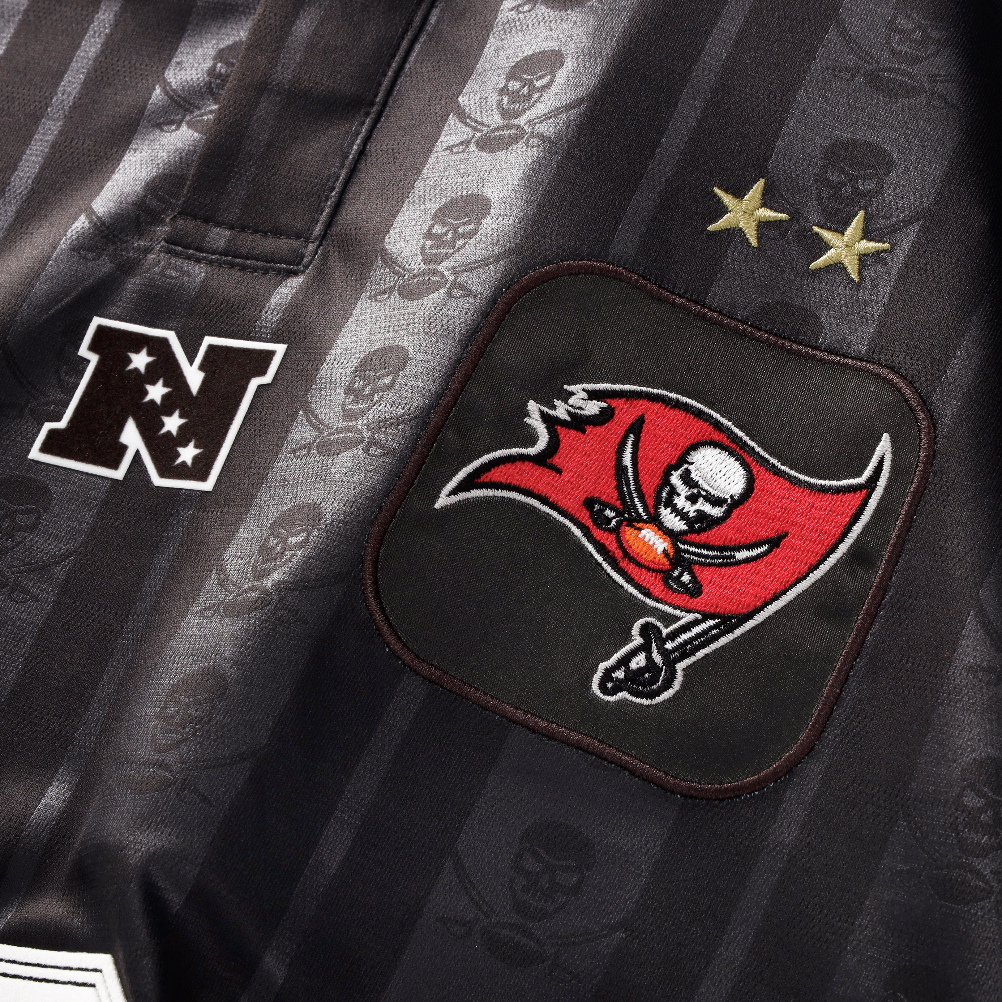 Tampa Bay Buccaneers Youth Football x Football Collared Fan Top - Pewter - Image 5